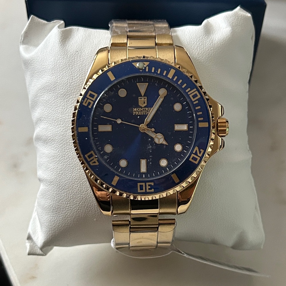 Invicta Montres Gold‎ and Blue Watch